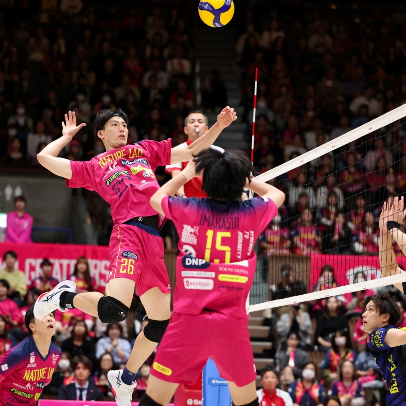 《战锤40K战争黎明4》CG预告 展示兽人阵营